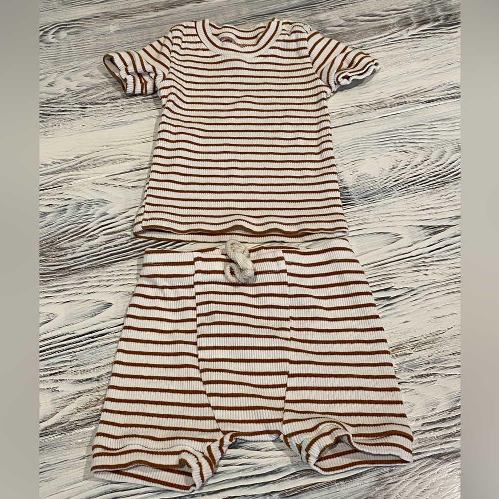 Mebie Baby short set. Honey and white striped.